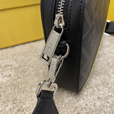 フェンディバッグ側面デザイン